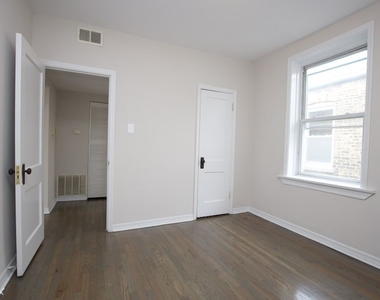 3004 N. Whipple, Unit 5 - Photo Thumbnail 14