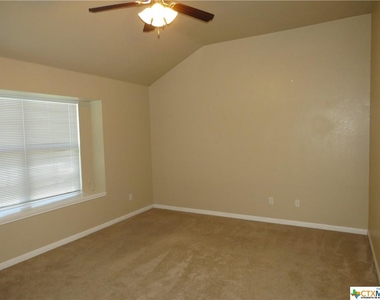 601 W Vega Lane - Photo Thumbnail 13