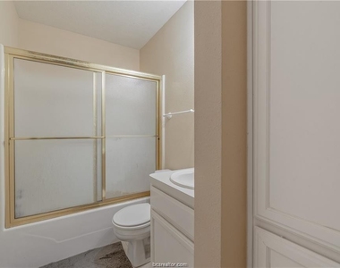 2308 Carnation Court - Photo Thumbnail 13