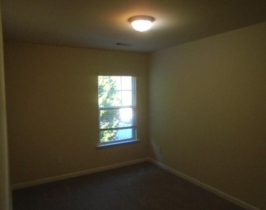 826 Tulip Poplar Way - Photo Thumbnail 9