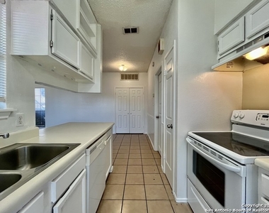 6100 Woodlake Pkwy - Photo Thumbnail 6