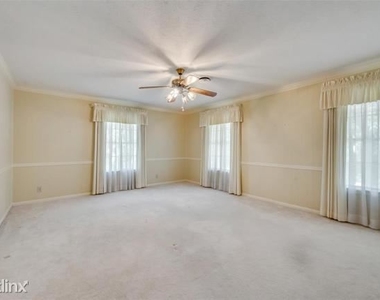 401 R Ridgecrest Circle - Photo Thumbnail 14