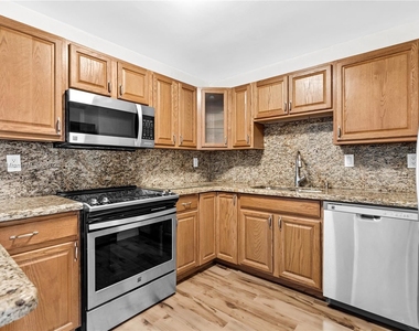 1450 Brickell Bay Dr Apt 411 - Photo Thumbnail 15