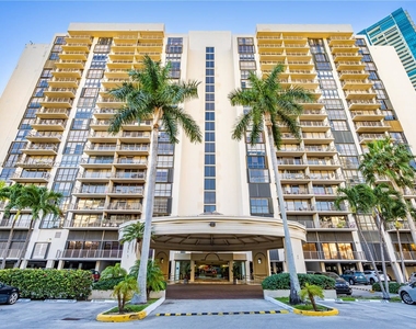 1450 Brickell Bay Dr Apt 411 - Photo Thumbnail 14