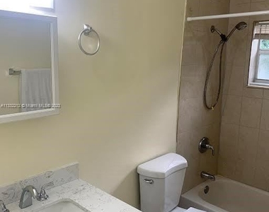 420 Ne 44th St # 424 - Photo Thumbnail 8