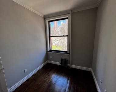 326 East 35th - Photo Thumbnail 4