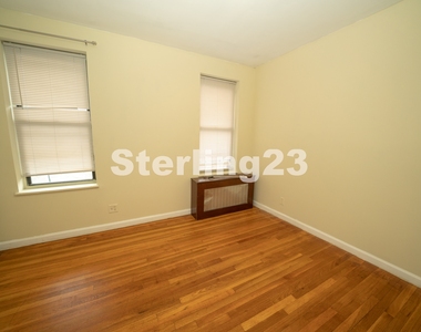 21-47 27th Street - Photo Thumbnail 4