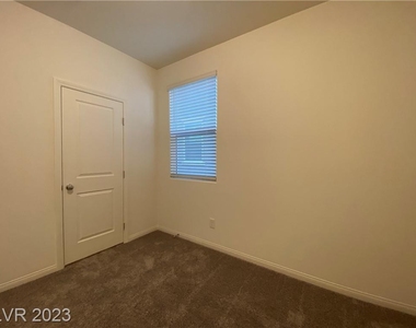 5746 Prima Street - Photo Thumbnail 8