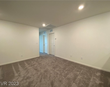 5746 Prima Street - Photo Thumbnail 16