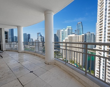 808 Brickell Key Dr - Photo Thumbnail 6