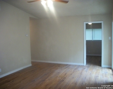 4012 Sunrise Creek Dr - Photo Thumbnail 3