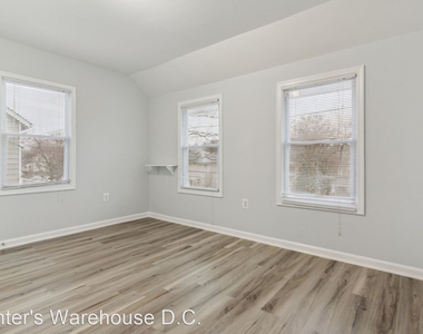 4626 Hayes Street Ne - Photo Thumbnail 9