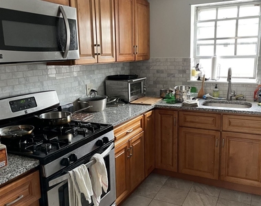 214 Lake Shore Rd Apt 3 - Photo Thumbnail 2