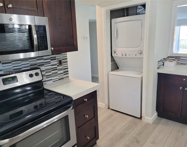 3807 Ne 168th St Apt 3 - Photo Thumbnail 0