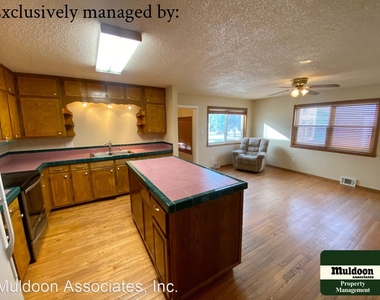 816 E Willamette Ave - Photo Thumbnail 4