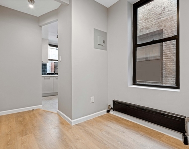 746 Ninth Ave - Photo Thumbnail 14