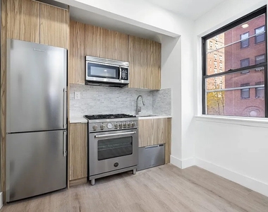 138 East 38th Street - Photo Thumbnail 2