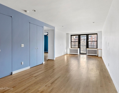 540 Ocean Pkwy - Photo Thumbnail 2