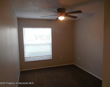 6051 Chesham Drive - Photo Thumbnail 10