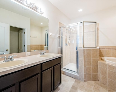 9905 Venetian River Way - Photo Thumbnail 25