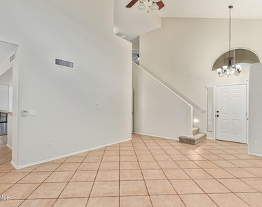 1036 N Blackstone Drive - Photo Thumbnail 5