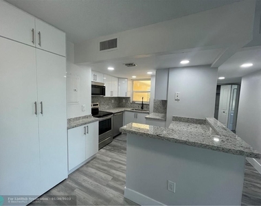 8850 Fontainebleau Blvd - Photo Thumbnail 2