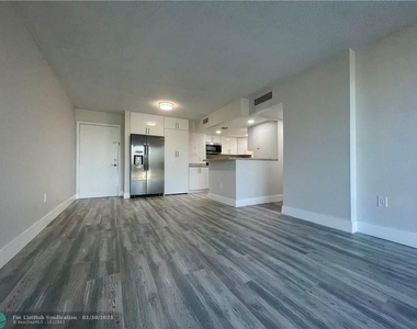 8850 Fontainebleau Blvd - Photo Thumbnail 6