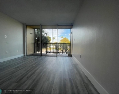 8850 Fontainebleau Blvd - Photo Thumbnail 9