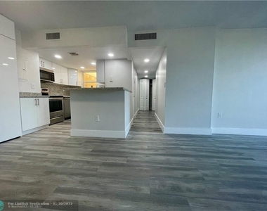 8850 Fontainebleau Blvd - Photo Thumbnail 5