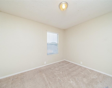 1603 Heritage Boulevard - Photo Thumbnail 12