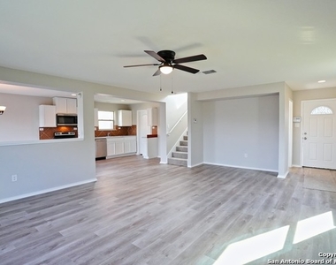 207 Pleasanton Spring - Photo Thumbnail 5