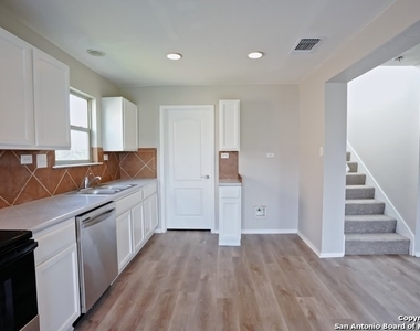 207 Pleasanton Spring - Photo Thumbnail 11