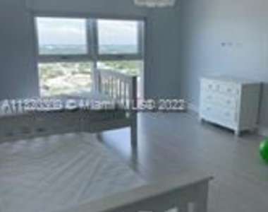 2020 N Bayshore Dr Apt 3707 - Photo Thumbnail 3