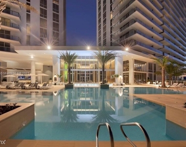 16385 Biscayne Blvd - Photo Thumbnail 0