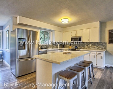 1107 Ne 65th Street Unit A - Photo Thumbnail 5