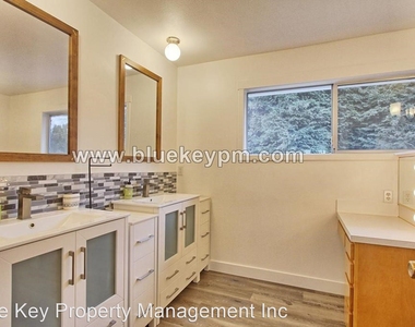 1107 Ne 65th Street Unit A - Photo Thumbnail 12