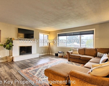 1107 Ne 65th Street Unit A - Photo Thumbnail 3