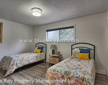 1107 Ne 65th Street Unit A - Photo Thumbnail 9