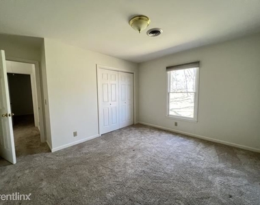 6929 R Collinswood Dr - Photo Thumbnail 17