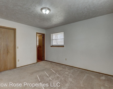 2804 N Rockwell Ave - Photo Thumbnail 8