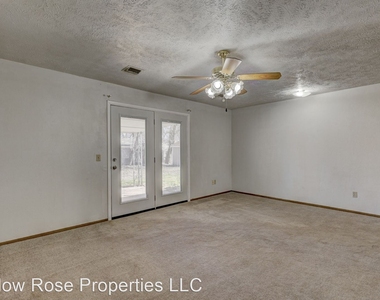 2804 N Rockwell Ave - Photo Thumbnail 1