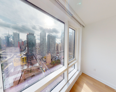 555 West 38th Street - Photo Thumbnail 8