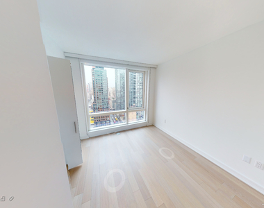 555 West 38th Street - Photo Thumbnail 4