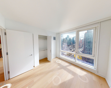 555 West 38th Street - Photo Thumbnail 9