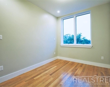 1137 Saint Marks Avenue - Photo Thumbnail 4