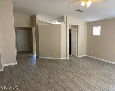 3260 Fossil Springs Street - Photo Thumbnail 8