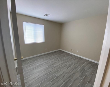 3260 Fossil Springs Street - Photo Thumbnail 17