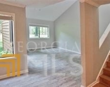 1701 Cedar Chase Lane Ne - Photo Thumbnail 4