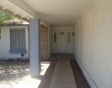 10216 N 46th Drive - Photo Thumbnail 1