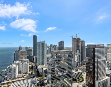 495 Brickell Ave - Photo Thumbnail 2